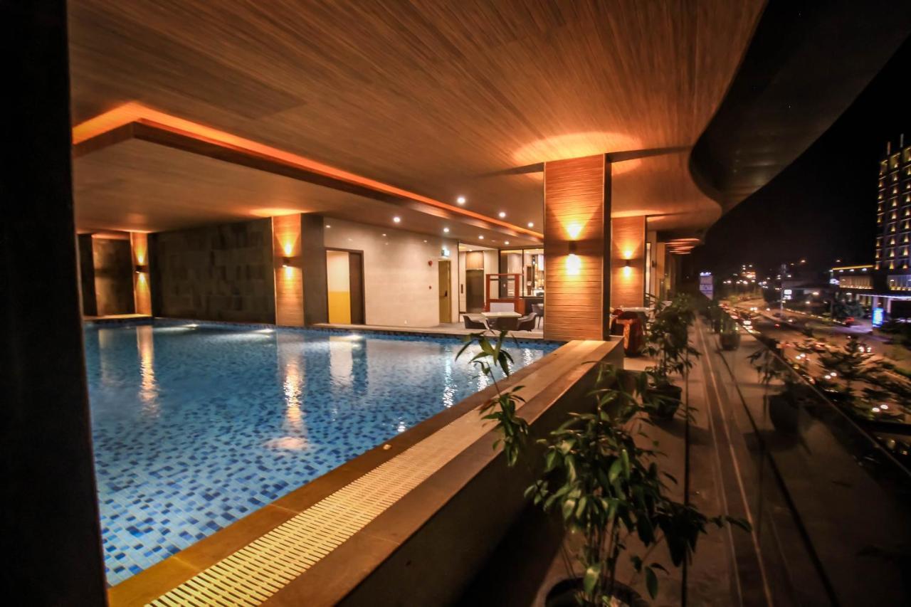 Asialink Hotel Batam By Prasanthi Nagoya Esterno foto