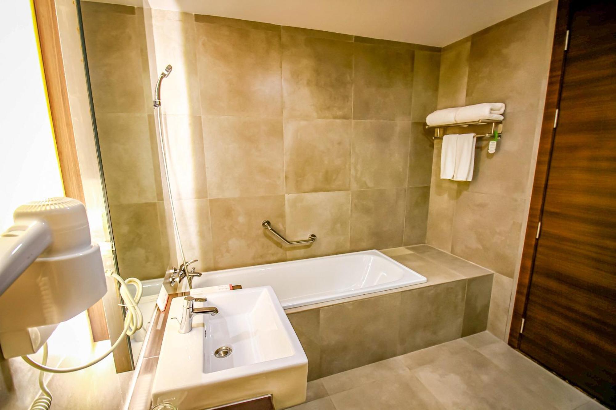 Asialink Hotel Batam By Prasanthi Nagoya Esterno foto